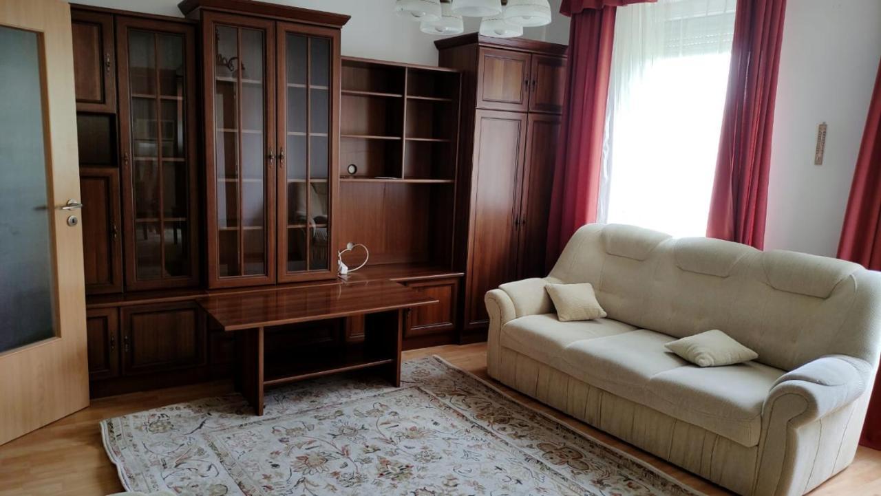 Apartment Mona Buk